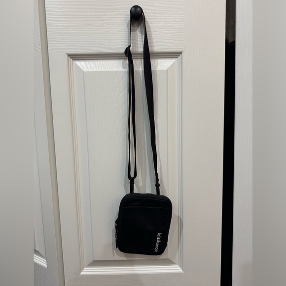 lululemon athletica Black Crossbody Bag - Picture 1 of 6